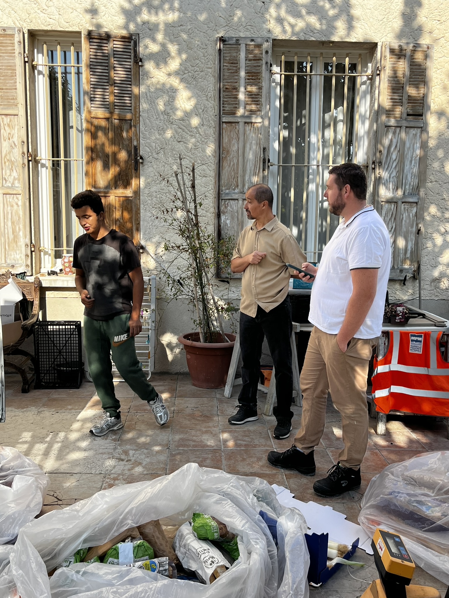 Collaborateurs en journée de bénévolat