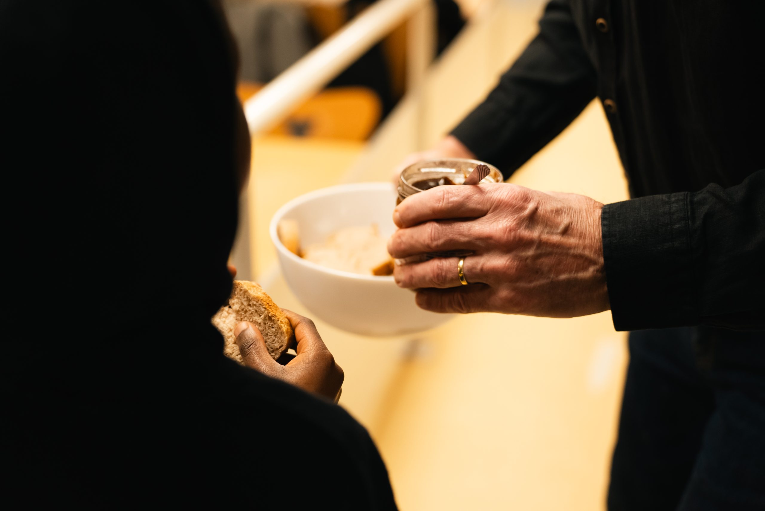 Distribution de petits déjeuners pour les enfants des quartiers de Marseille